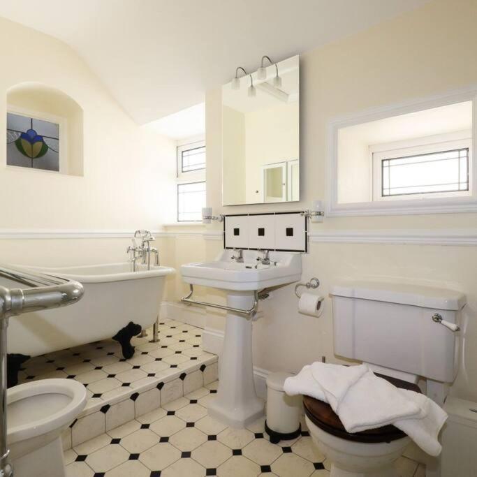 Gorgeous House In Newquay Walking Distance From Fistral